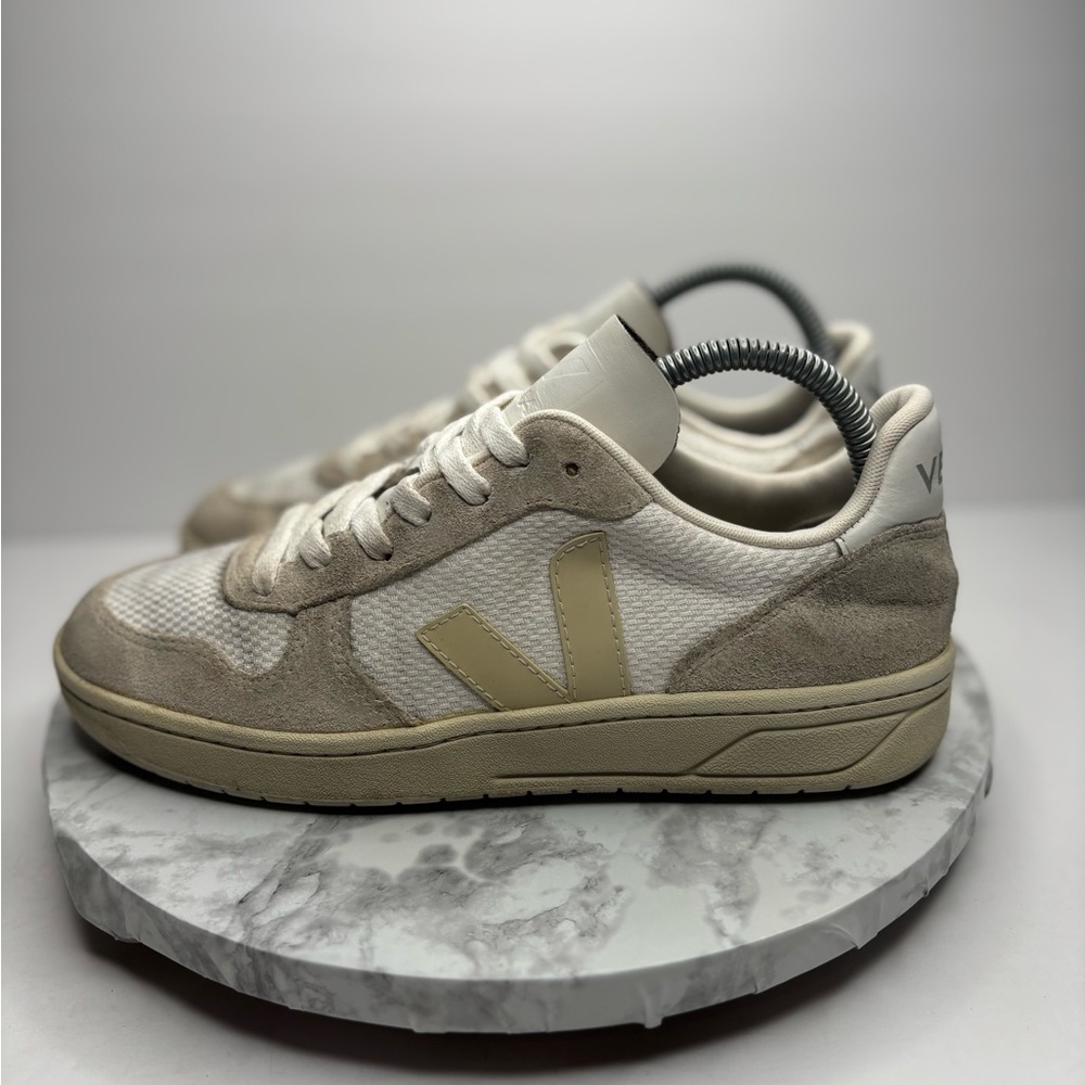Size 7 - Veja V-10 Mesh White Natural